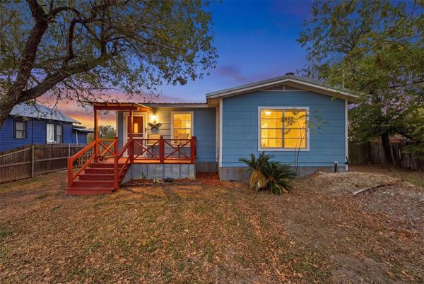 1926 Dreyer LN, Gonzales, TX 78629
