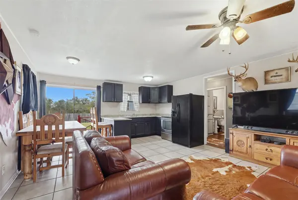 1926 Dreyer LN, Gonzales, TX 78629