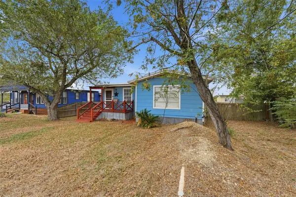 1926 Dreyer LN, Gonzales, TX 78629