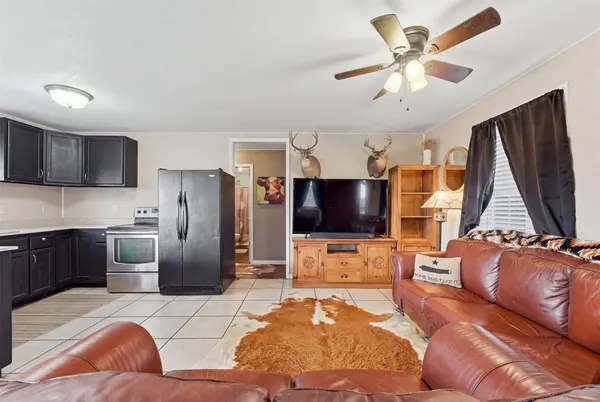 1926 Dreyer LN, Gonzales, TX 78629