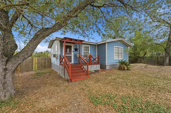 1926 Dreyer LN, Gonzales, TX 78629