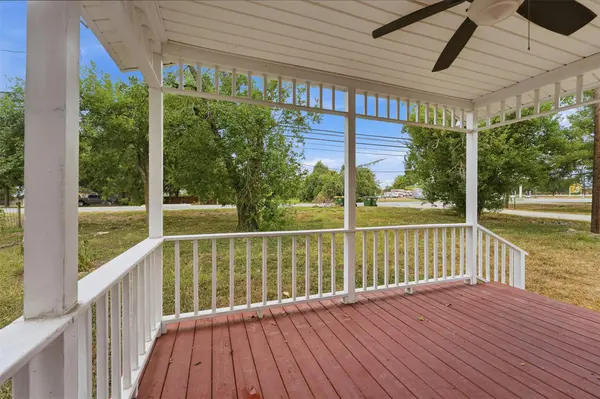 1904 Dreyer LN, Gonzales, TX 78629