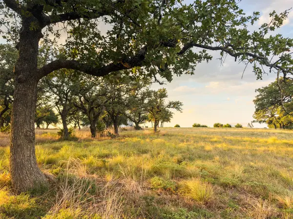 924 Axis CIR, Fredericksburg, TX 78624