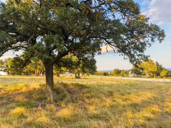 924 Axis CIR, Fredericksburg, TX 78624