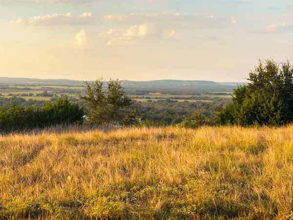 924 Axis CIR, Fredericksburg, TX 78624