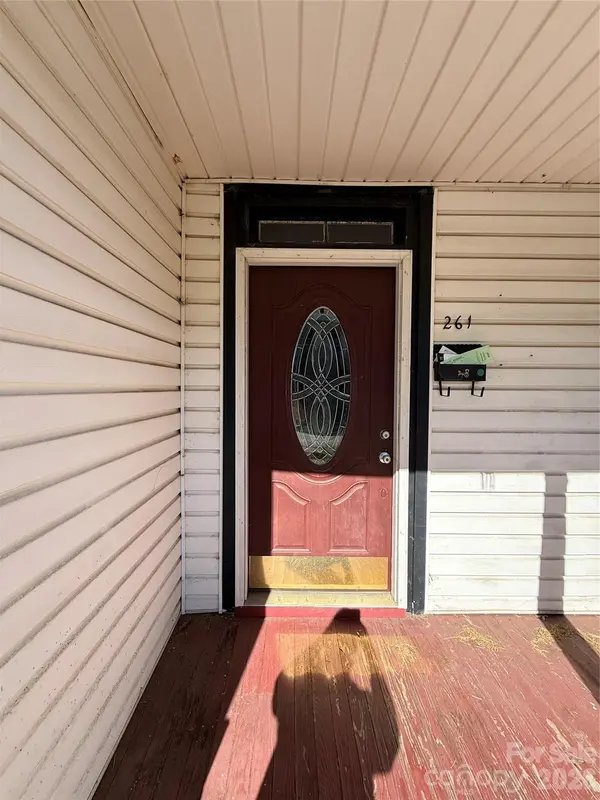 261 W Iredell AVE, Mooresville, NC 28115