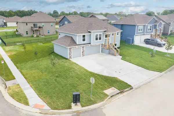 15624 Sheridan CT, Basehor, KS 66007