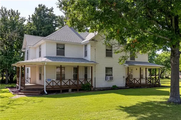 406 N Center AVE, Parker, KS 66072