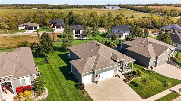 504 Bentwater DR, Raymore, MO 64083