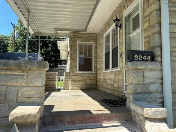 2244 Eugene Field AVE, St Joseph, MO 64505