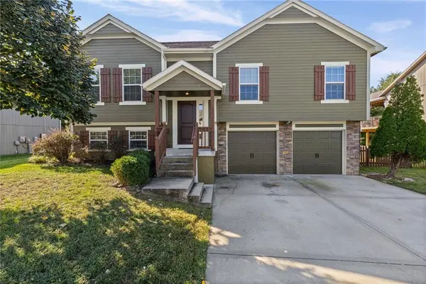 114 SW Hanging Garden ST, Blue Springs, MO 64064