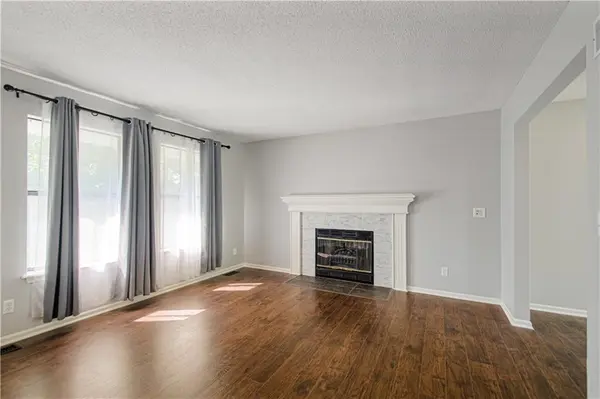 8904 NE 72nd ST, Kansas City, MO 64158