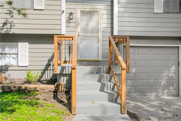 8904 NE 72nd ST, Kansas City, MO 64158