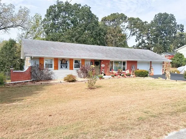 837 Woodlawn DR, Warsaw, MO 65355