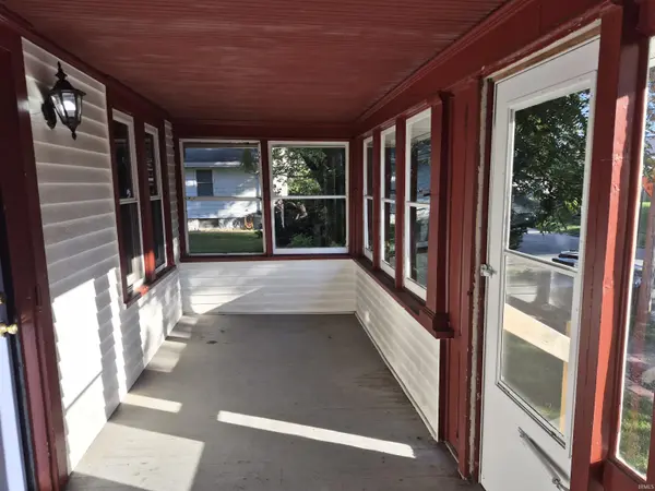 927 Oakland ST, South Bend, IN 46615
