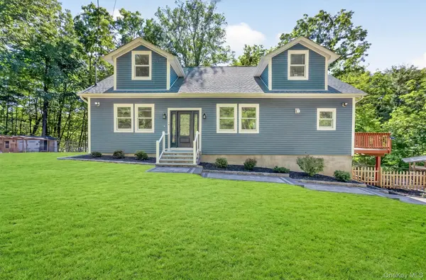 14 Elm LN, Bloomingburg, NY 12721