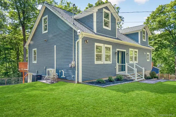 14 Elm LN, Bloomingburg, NY 12721