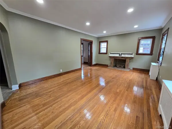 190 Bryant AVE #1, Floral Park, NY 11001