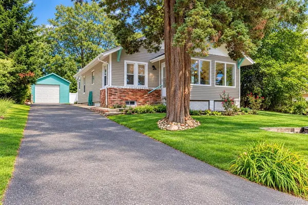 3 School ST, Lake Ronkonkoma, NY 11779
