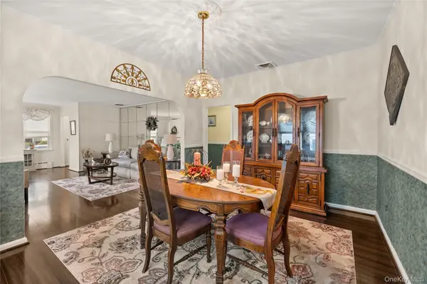 388 S 2nd ST, Lindenhurst, NY 11757