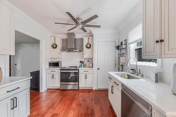 127 Clinton AVE, East Patchogue, NY 11772