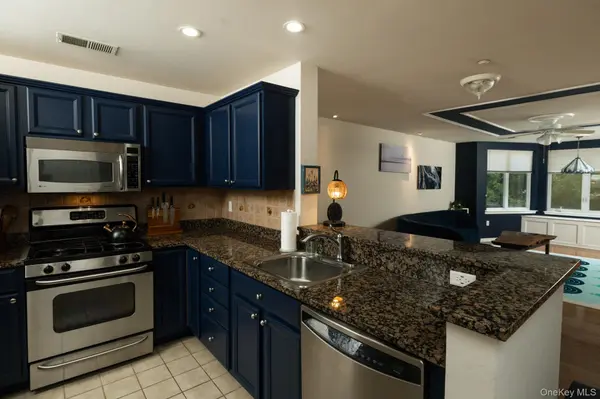1204 Round Pointe DR, Haverstraw, NY 10927