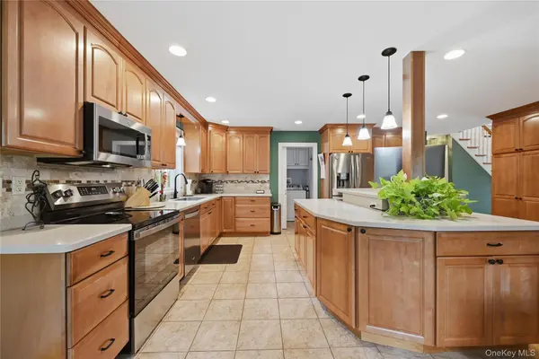 10 Albion OVAL, Mahopac, NY 10541