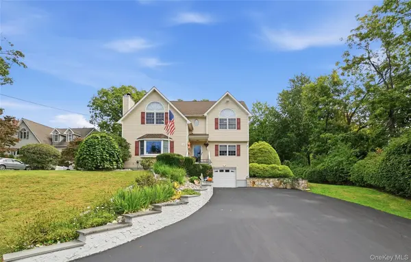 10 Albion OVAL, Mahopac, NY 10541