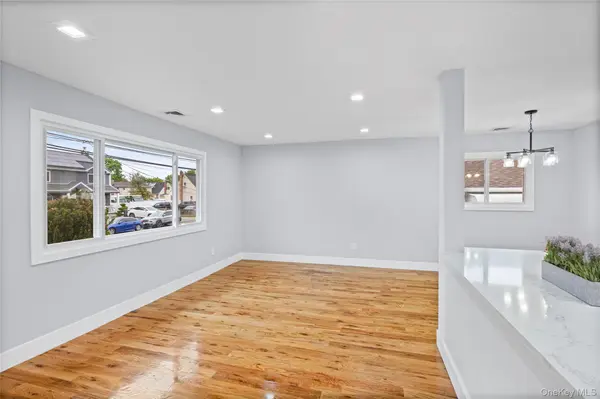 66 4th AVE, Westbury, NY 11590