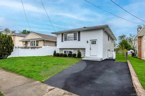 66 4th AVE, Westbury, NY 11590
