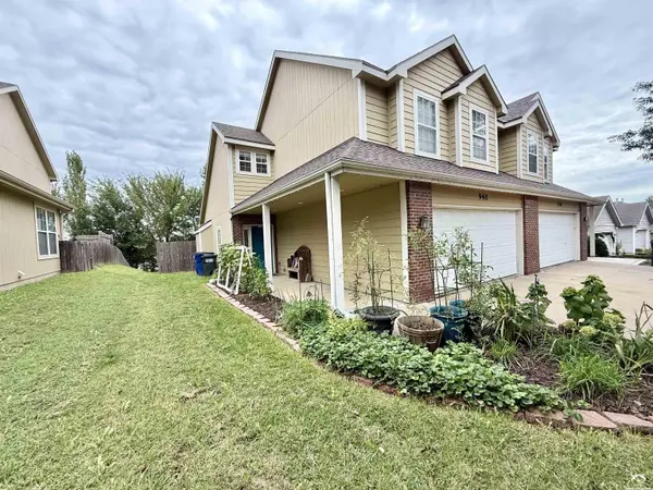 940 N Field Stone DR, Lawrence, KS 66049