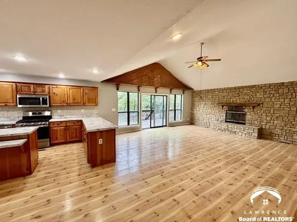 10132 Hickory RD, Ozawkie, KS 66070
