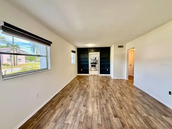 3460 32ND AVE N #101, St Petersburg, FL 33713