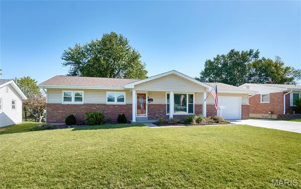 2944 Elmcrest DR, St Charles, MO 63301