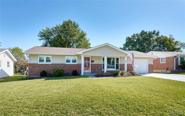 2944 Elmcrest DR, St Charles, MO 63301