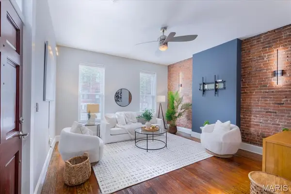 2414 S 11th ST, St Louis, MO 63104