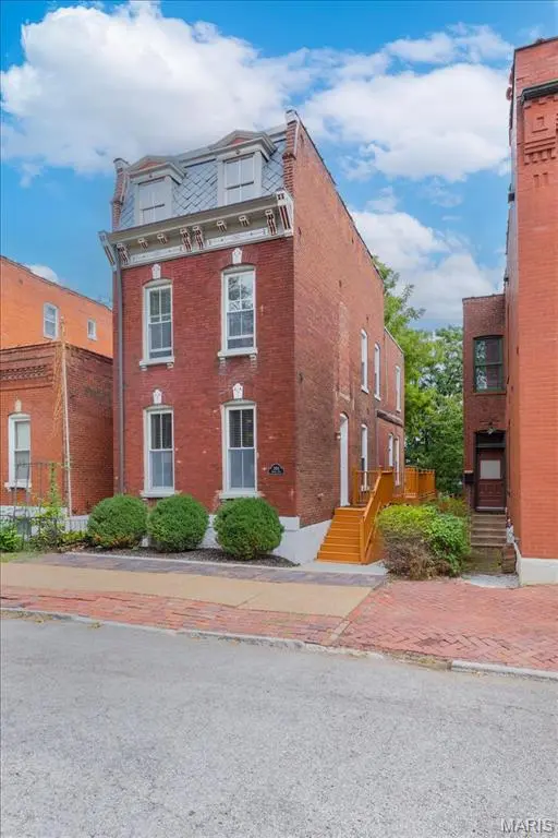 2414 S 11th ST, St Louis, MO 63104