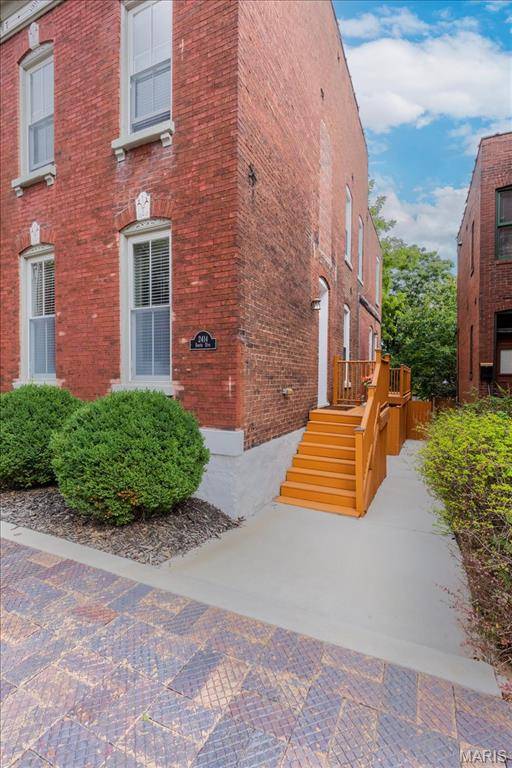 2414 S 11th ST, St Louis, MO 63104