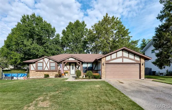 885 San Sebastian DR, Fenton, MO 63026