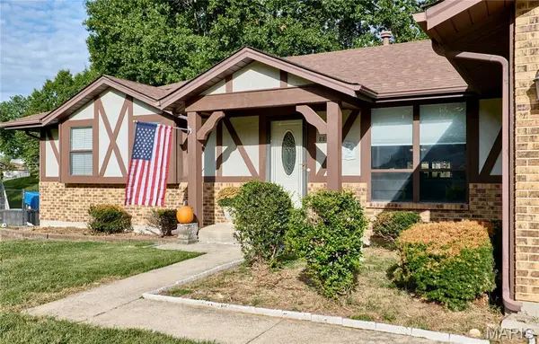 885 San Sebastian DR, Fenton, MO 63026