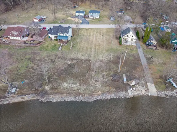 99xx Queen Oaks DR, Machesney Park, IL 61115