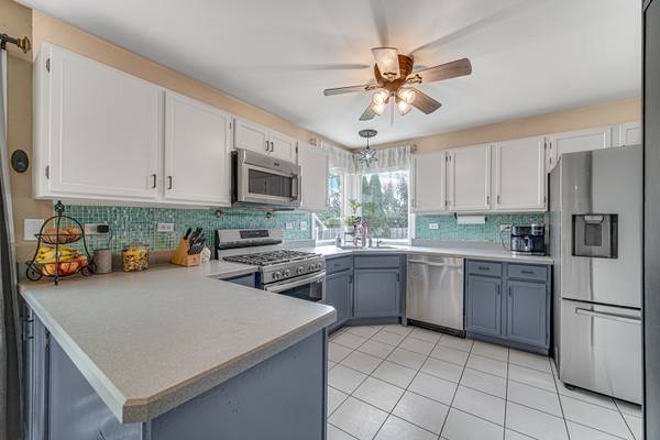 1121 Millcreek LN, Algonquin, IL 60102