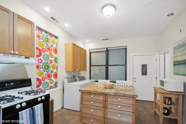 2008 W Roscoe ST #2, Chicago, IL 60618