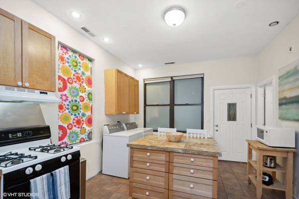 2008 W Roscoe ST #2, Chicago, IL 60618
