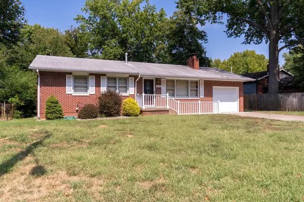 1504 W Walnut ST, Carbondale, IL 62901