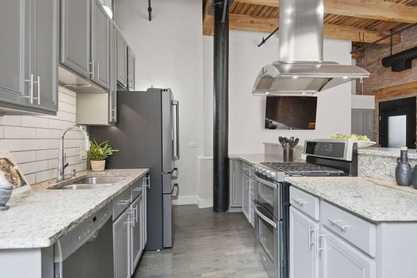 331 S Peoria ST #107, Chicago, IL 60607