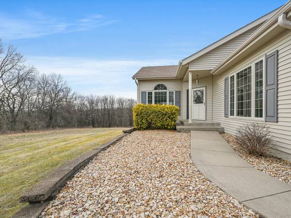 9A184 Cottonwood CT, Apple River, IL 61001