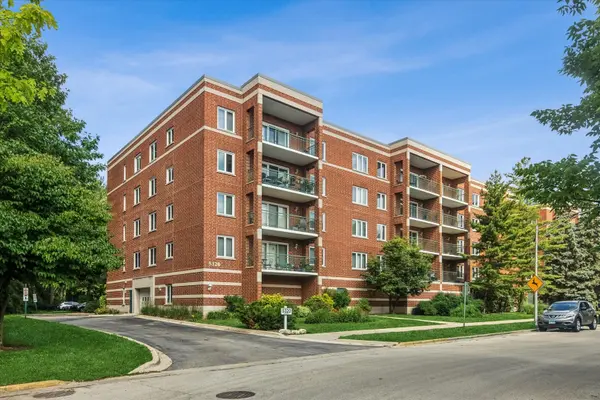 5320 N Lowell AVE #205, Chicago, IL 60630