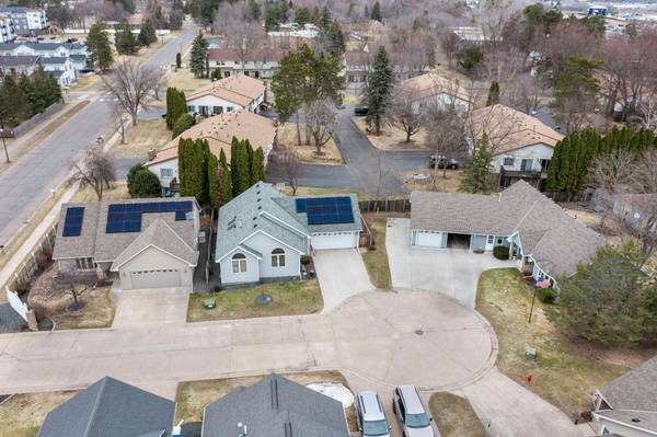 420 Village CT, Cambridge, MN 55008