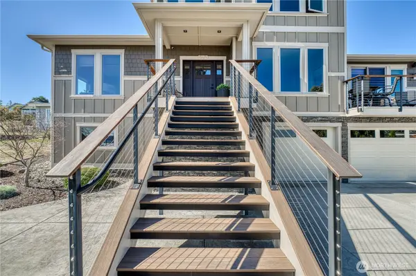 7940 Beach DR E, Port Orchard, WA 98366